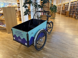 Laatikkopyörä lainattavaksi kirjastosta: ekologinen vaihtoehto arjen kuljetuksiin